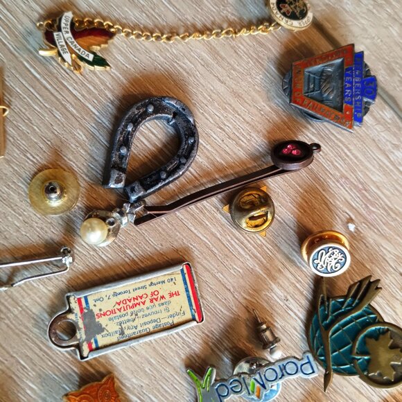 Antique Pins- Canadiana and beyond - Picture 7 of 8